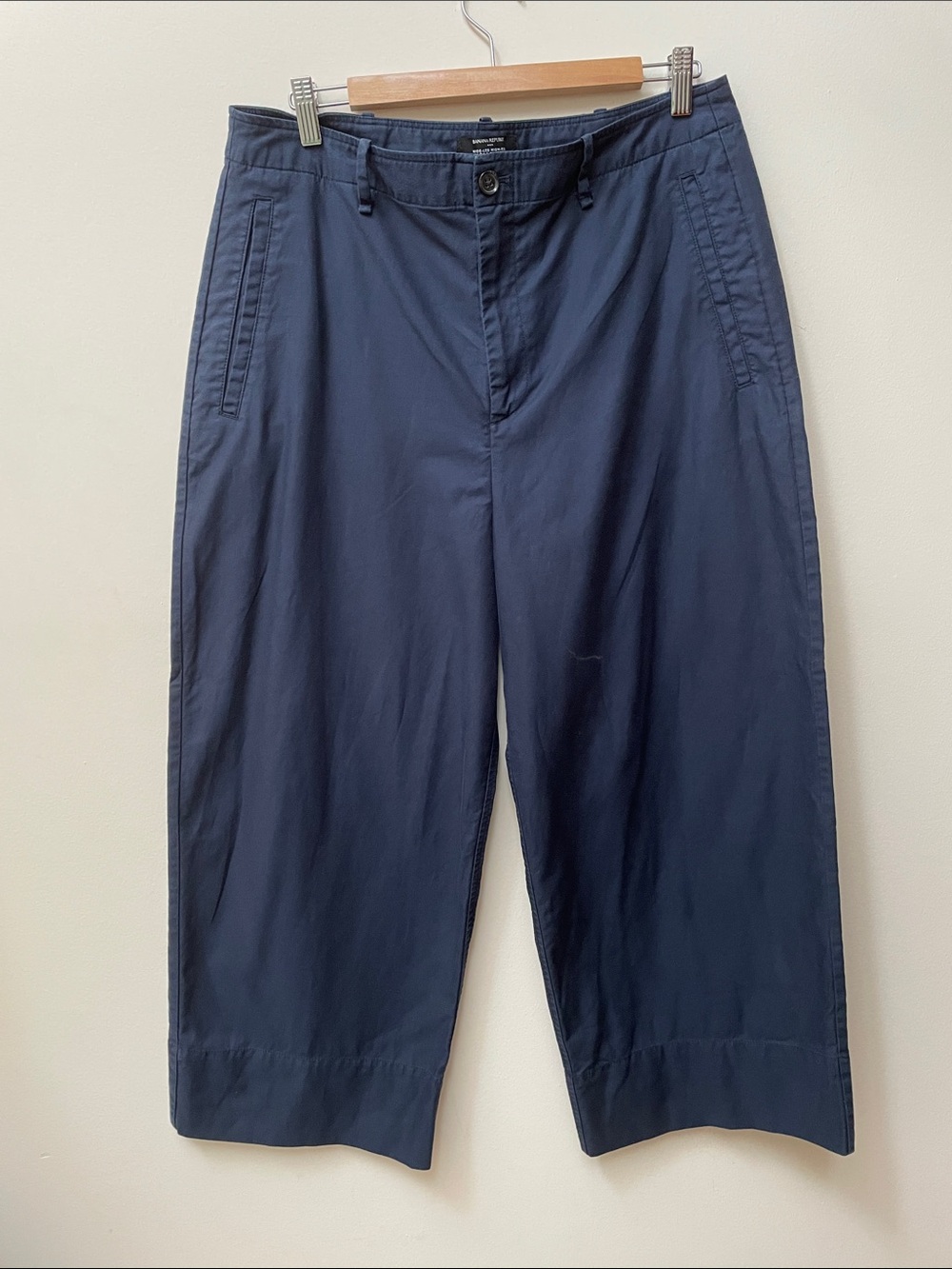 Banana Republic Navy Wide-Leg High Rise 3/4 Cropped Twill Chinos